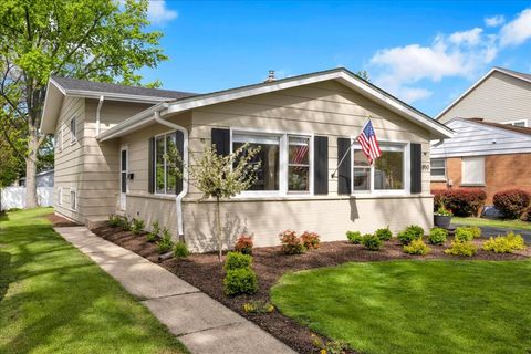 Tiny photo for 850 S Hillside Avenue, Elmhurst, IL 60126 (MLS # 12637153)
