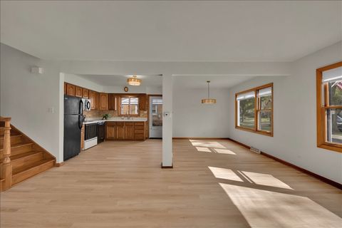 Tiny photo for 850 S Hillside Avenue, Elmhurst, IL 60126 (MLS # 12637153)