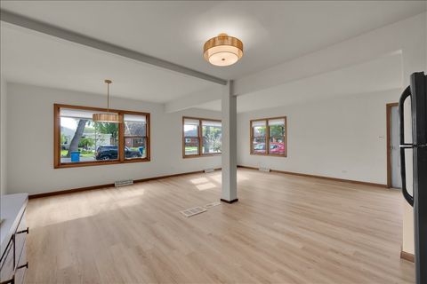 Tiny photo for 850 S Hillside Avenue, Elmhurst, IL 60126 (MLS # 12637153)