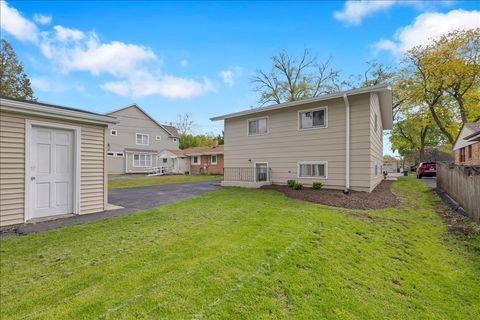 Tiny photo for 850 S Hillside Avenue, Elmhurst, IL 60126 (MLS # 12637153)