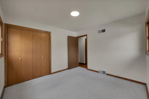 Tiny photo for 850 S Hillside Avenue, Elmhurst, IL 60126 (MLS # 12637153)
