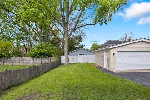 Tiny photo for 850 S Hillside Avenue, Elmhurst, IL 60126 (MLS # 12637153)