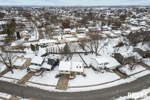 Tiny photo for 4545 ASPEN HILLS Circle, Bettendorf, IA 52722 (MLS # QC4270013)