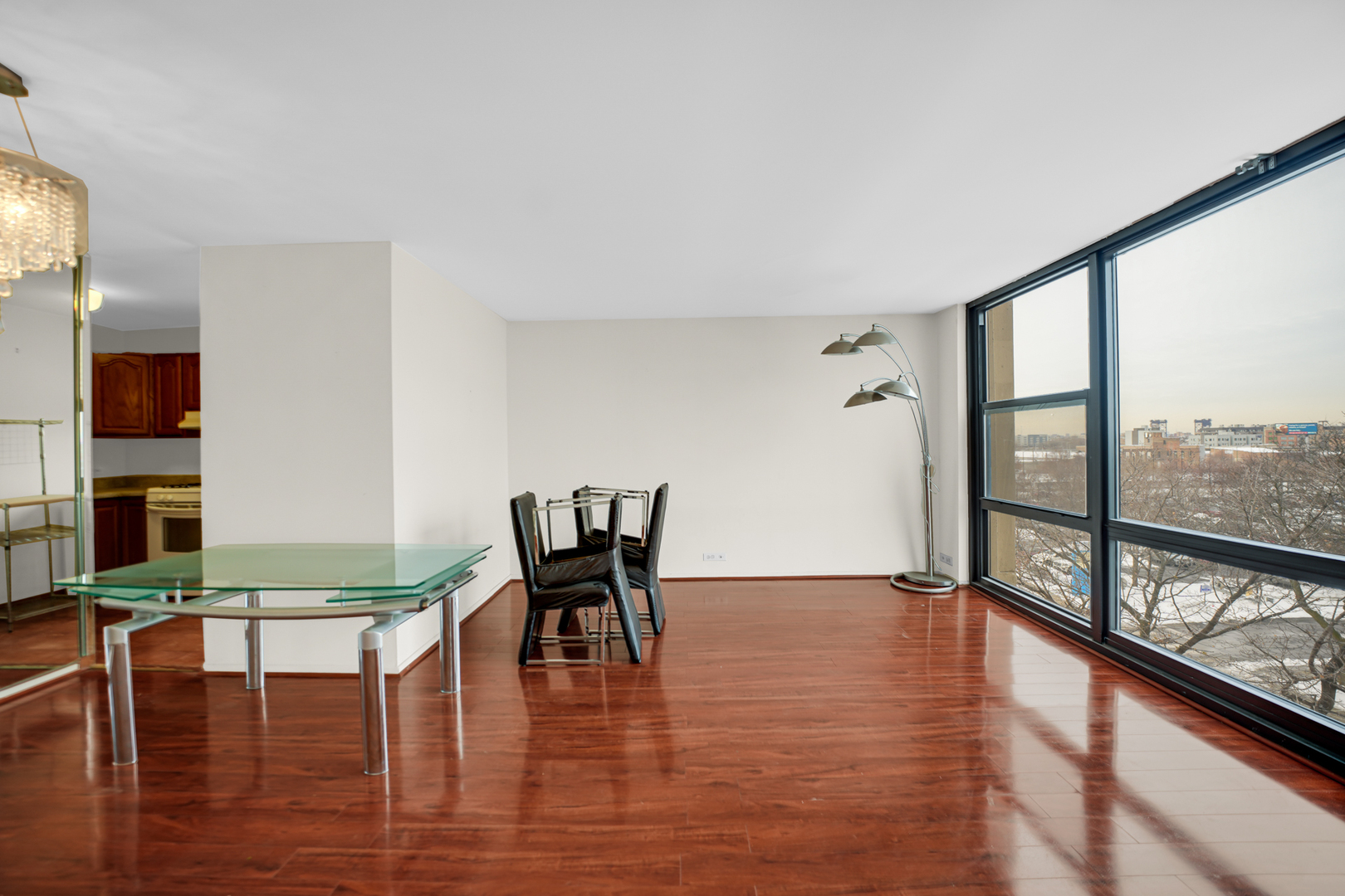 2605 S Indiana Avenue 402