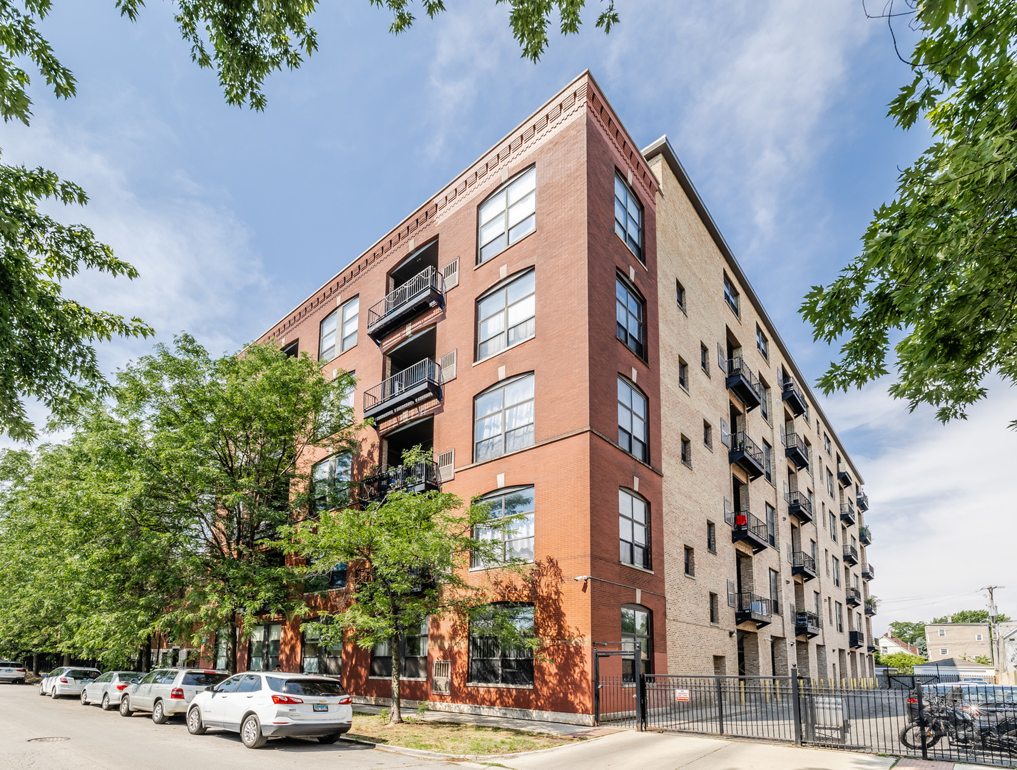 1820 N Spaulding Avenue 102