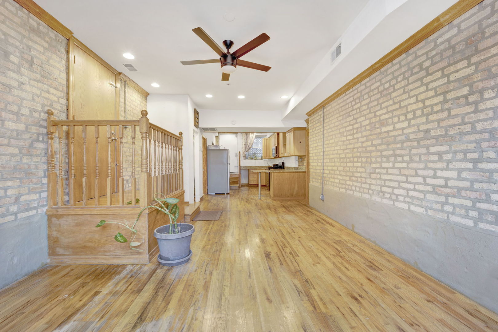 2737 W LeMoyne Street B