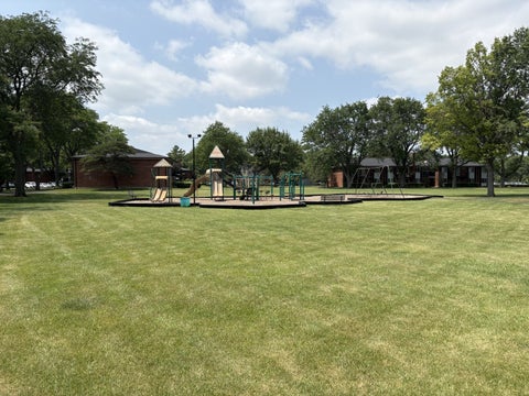 Tiny photo for 2424 E Oakton Street #4F, Arlington Heights, IL 60004 (MLS # 12679492)