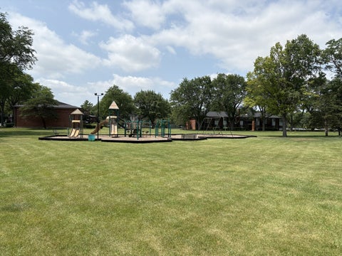 Tiny photo for 2424 E Oakton Street #4F, Arlington Heights, IL 60004 (MLS # 12679492)