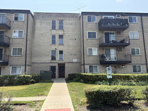 Tiny photo for 2424 E Oakton Street #4F, Arlington Heights, IL 60004 (MLS # 12679492)