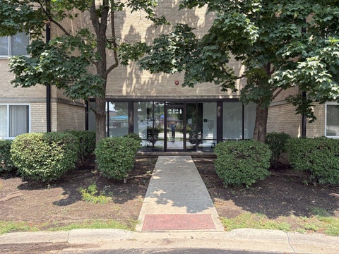 Photo of 2424 E Oakton Street #4F, Arlington Heights, IL 60004 (MLS # 12679492)