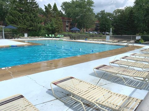 Tiny photo for 1198 Royal Glen Drive #314, Glen Ellyn, IL 60137 (MLS # 12543127)