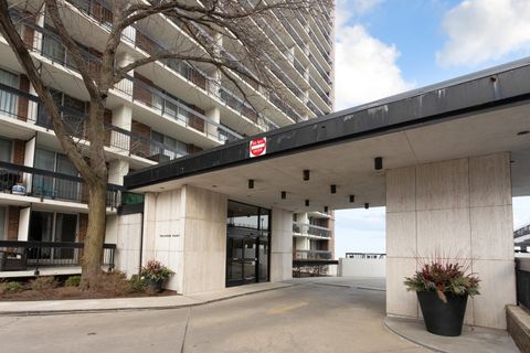 Tiny photo for 5901 N Sheridan Road #2K, Chicago, IL 60660 (MLS # 12579490)