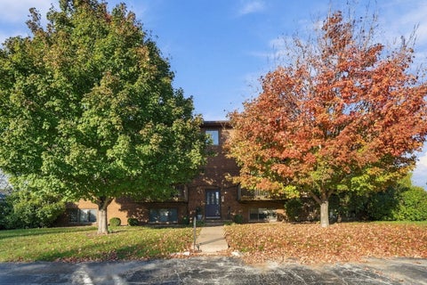 Tiny photo for 4195 FAIRVIEW Drive #8, Bettendorf, IA 52722 (MLS # 12794659)