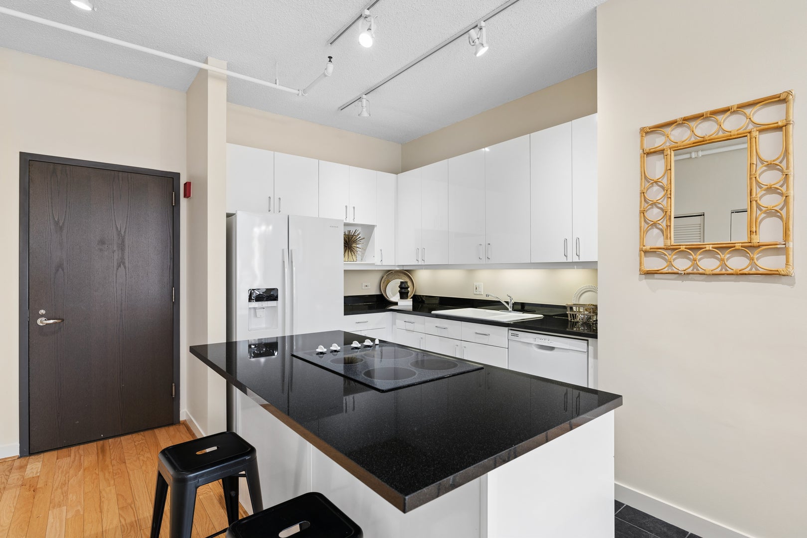 737 W Washington Boulevard 806