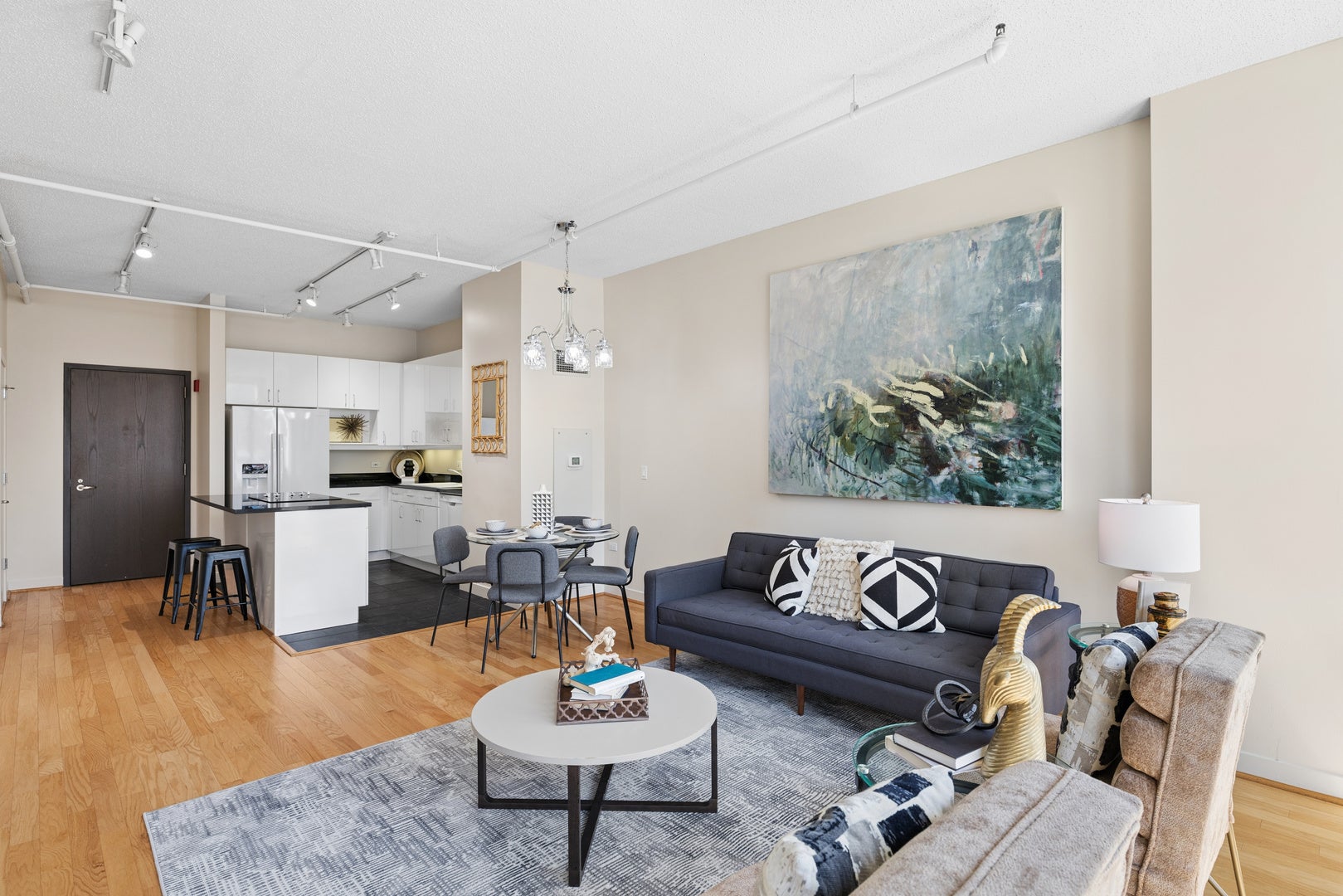 737 W Washington Boulevard 806