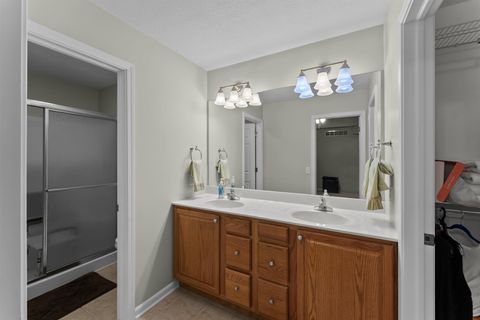 Tiny photo for 5040 55th Avenue, Bettendorf, IA 52722 (MLS # 100000506)