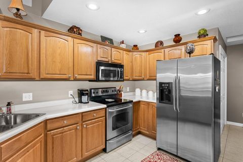 Tiny photo for 5040 55th Avenue, Bettendorf, IA 52722 (MLS # 100000506)