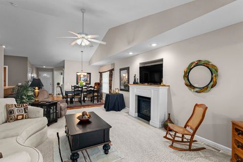 Tiny photo for 5040 55th Avenue, Bettendorf, IA 52722 (MLS # 100000506)