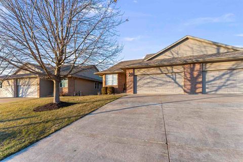 Tiny photo for 5040 55th Avenue, Bettendorf, IA 52722 (MLS # 100000506)