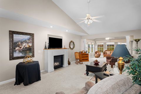 Tiny photo for 5040 55th Avenue, Bettendorf, IA 52722 (MLS # 100000506)