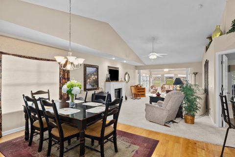 Tiny photo for 5040 55th Avenue, Bettendorf, IA 52722 (MLS # 100000506)