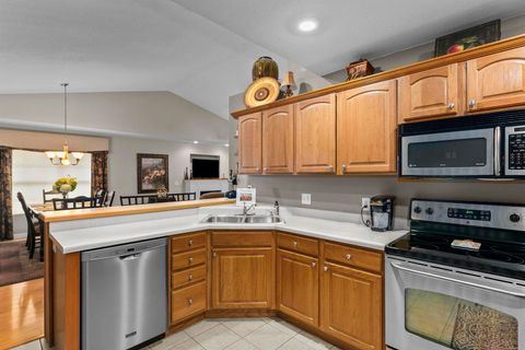 Tiny photo for 5040 55th Avenue, Bettendorf, IA 52722 (MLS # 100000506)