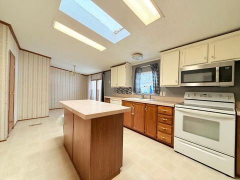 Tiny photo for 410 W Mable Street, Harrisburg, IL 62946 (MLS # 12560362)