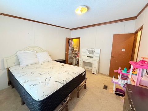 Tiny photo for 410 W Mable Street, Harrisburg, IL 62946 (MLS # 12560362)