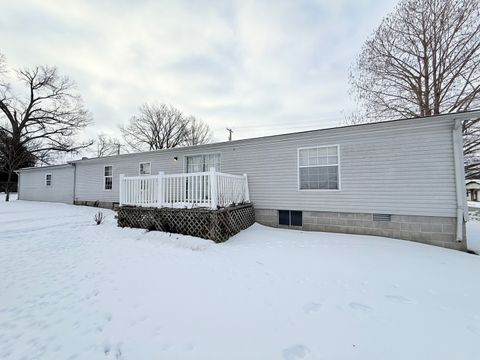 Tiny photo for 410 W Mable Street, Harrisburg, IL 62946 (MLS # 12560362)