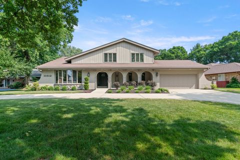 Photo of 11512 Woodglen Lane, Burr Ridge, IL 60527 (MLS # 12701618)