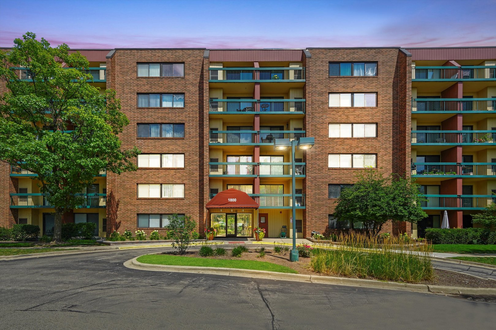 1800 Huntington Boulevard 208