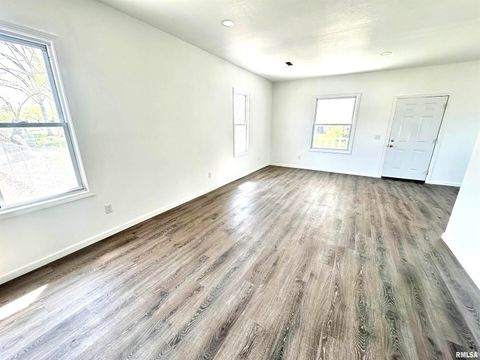 Tiny photo for 641 N HICKORY Street, Centralia, IL 62801 (MLS # EB457572)