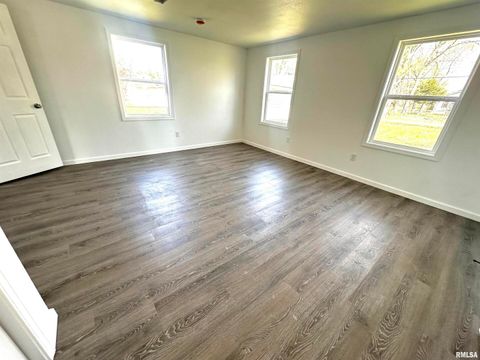 Tiny photo for 641 N HICKORY Street, Centralia, IL 62801 (MLS # EB457572)