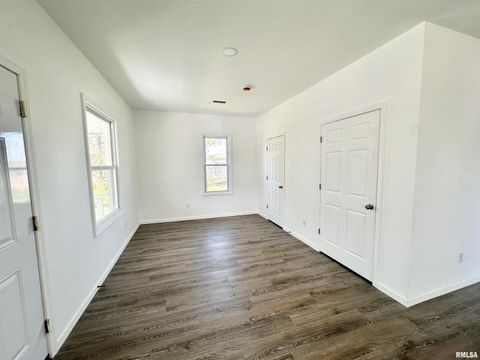 Tiny photo for 641 N HICKORY Street, Centralia, IL 62801 (MLS # EB457572)