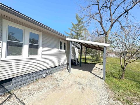 Tiny photo for 641 N HICKORY Street, Centralia, IL 62801 (MLS # EB457572)