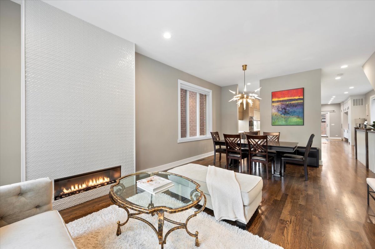 3330 N Clifton Avenue 1