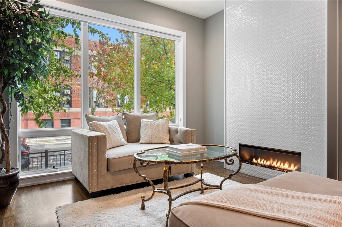 3330 N Clifton Avenue 1