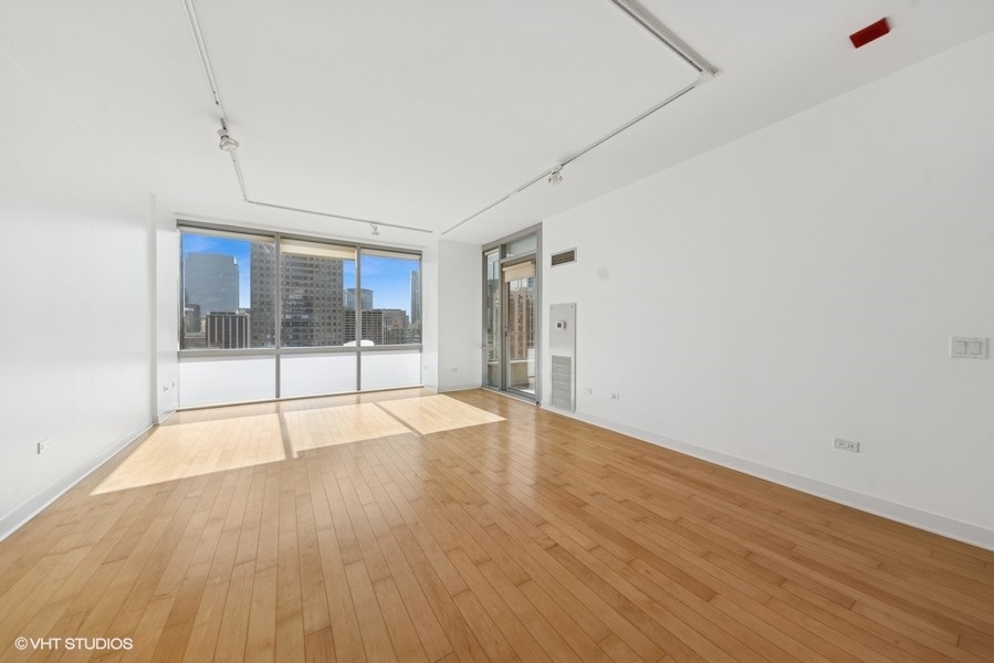 8 E Randolph Street 3007