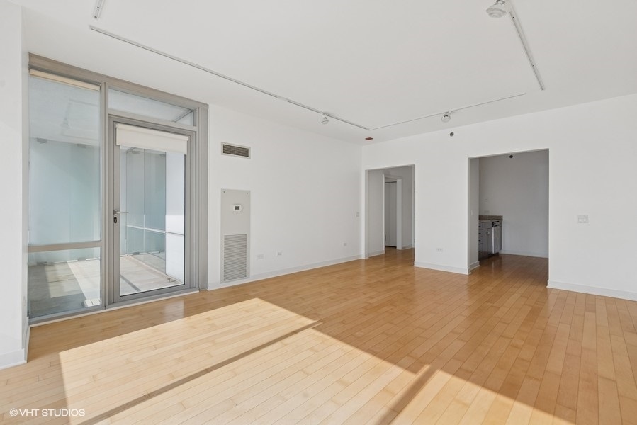 8 E Randolph Street 3007