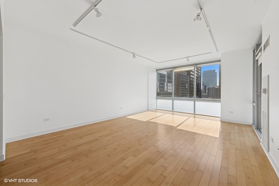 8 E Randolph Street 3007