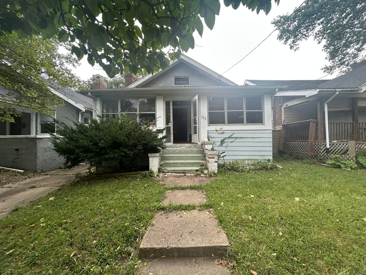 702 E FRYE Avenue