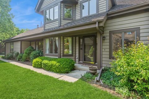 1922 Forest Creek Lane Libertyville IL 60048