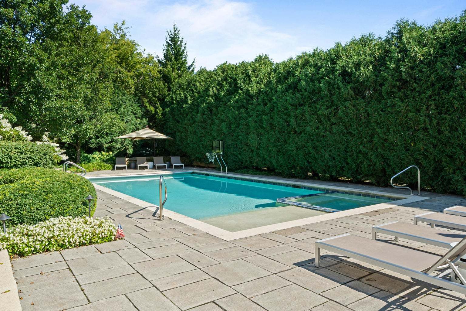 1305 Saratoga Lane