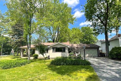 Single Family Residence in Rockton IL 423 Race Street.jpg