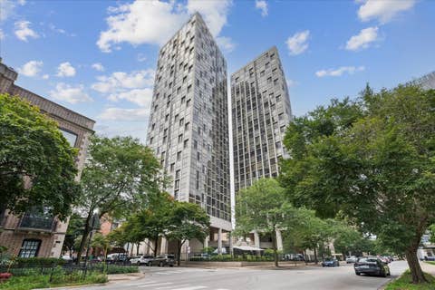 Photo of 345 W Fullerton Parkway #1008, Chicago, IL 60614 (MLS # 12728913)