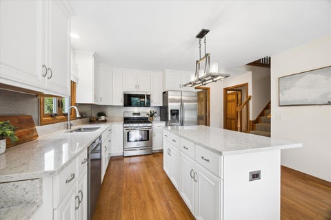 Tiny photo for 1524 Fieldcrest Drive, West Chicago, IL 60185 (MLS # 12703051)