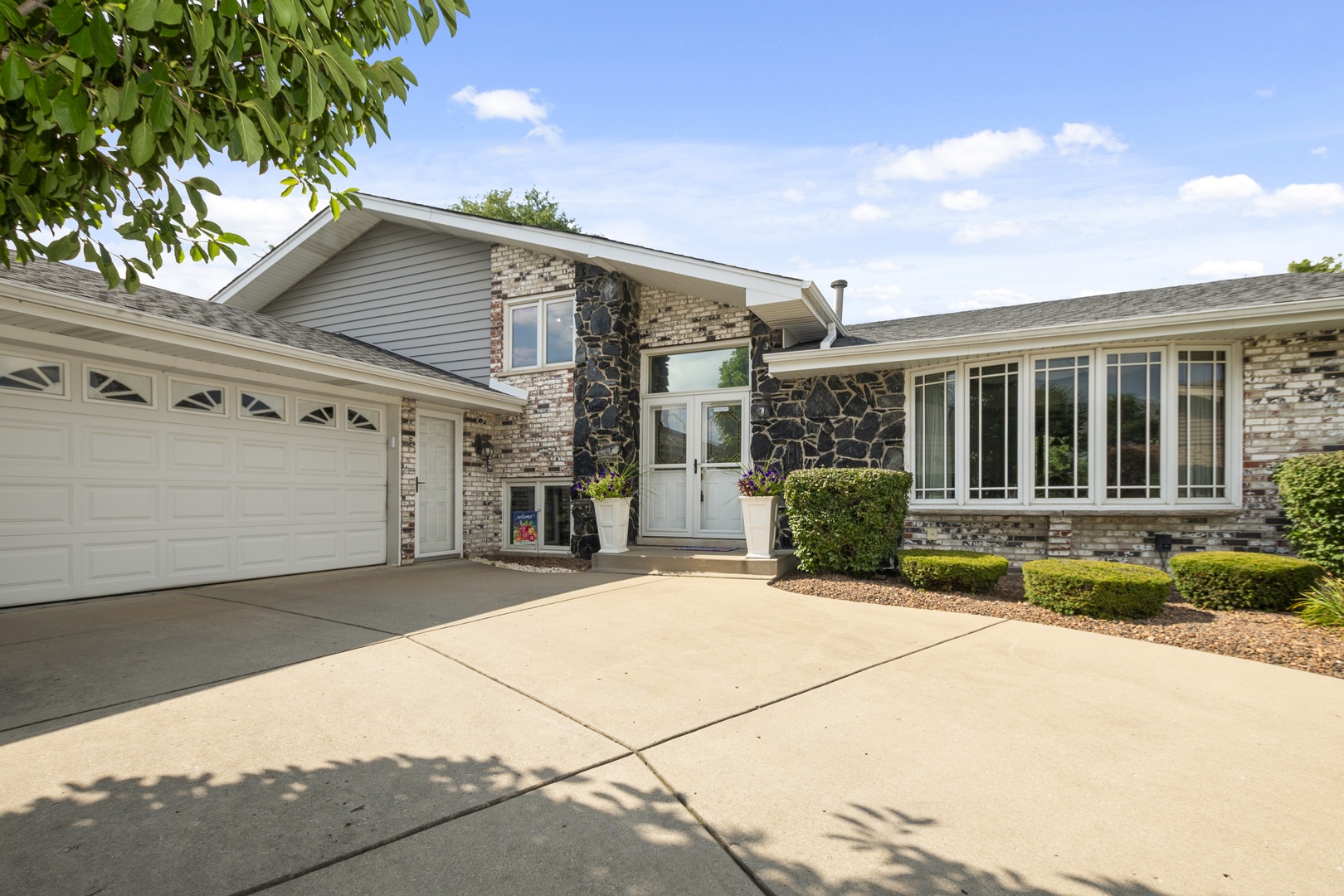 8944 Fernwood Court