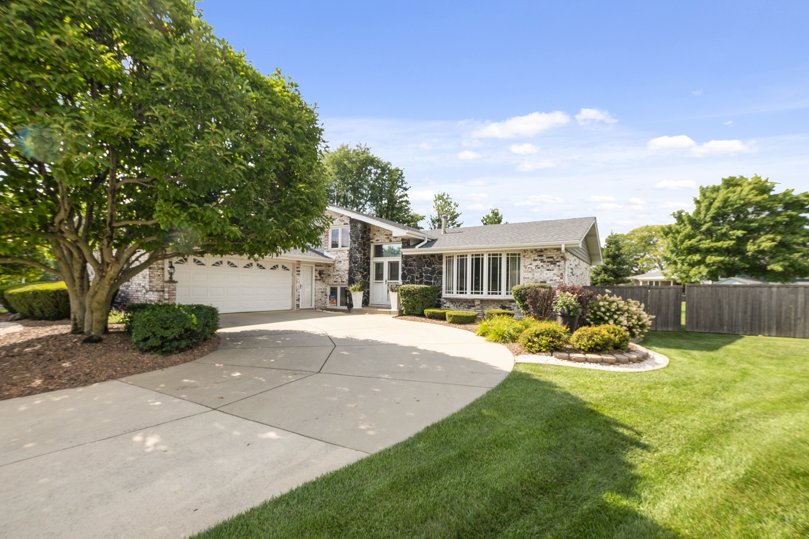 8944 Fernwood Court
