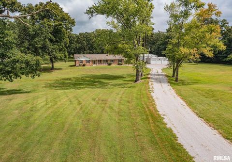 Tiny photo for 1723 WALNUT HILL Road, Centralia, IL 62801 (MLS # EB456630)