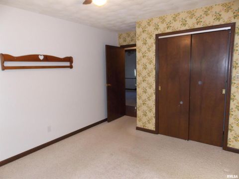 Tiny photo for 1723 WALNUT HILL Road, Centralia, IL 62801 (MLS # EB456630)